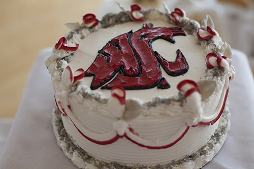 cake with WSU logo as decoration